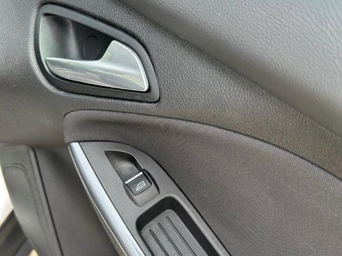 Used 2012 Ford Focus Titanium image 34