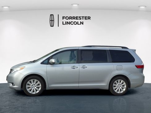Used 2015 Toyota Sienna XLE Premium AWD/4WD image 6