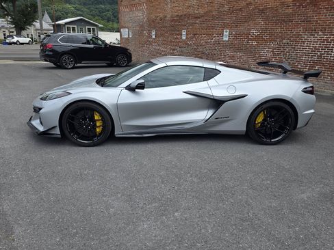 New 2027 Chevrolet Corvette Z06 w/ Z07 Performance Package RWD image 8