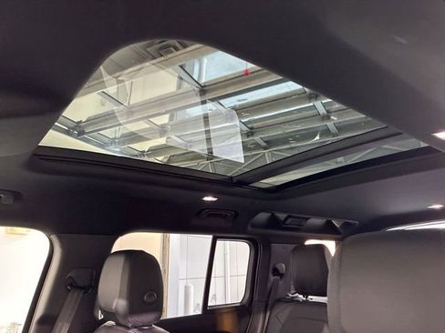 Used 2024 Land Rover Defender 110 S image 23