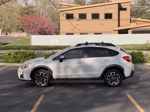 Used 2016 Subaru Crosstrek 2.0i Premium w/ Moonroof Package AWD/4WD image 8