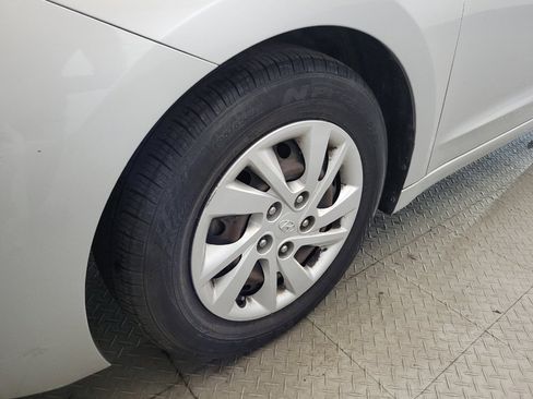Used 2019 Hyundai Elantra SE w/ Cargo Package FWD image 31
