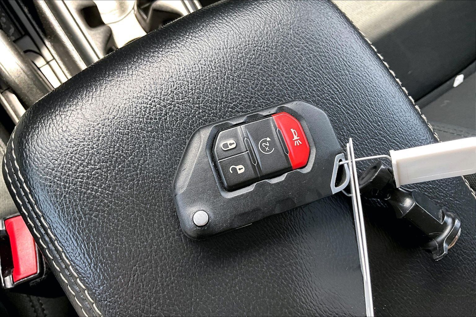 Used 2021 Jeep Wrangler Unlimited Sahara w/ Cold Weather Group AWD/4WD image 12