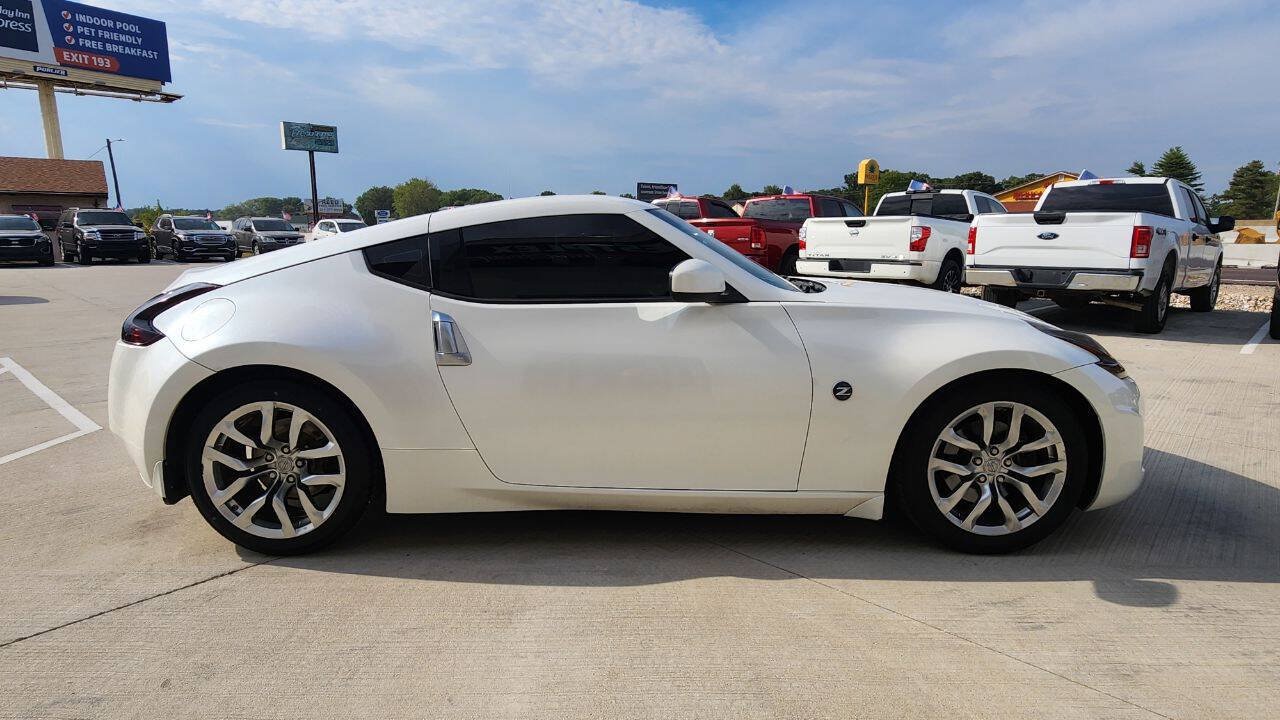 Used 2013 Nissan 370Z Coupe RWD image 7
