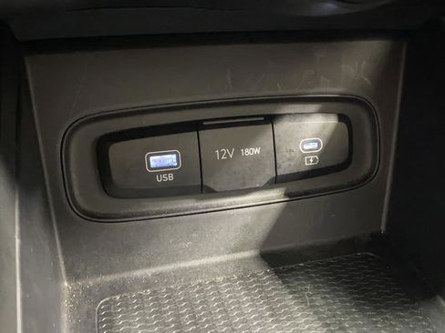 Certified 2023 Hyundai Venue SEL image 21