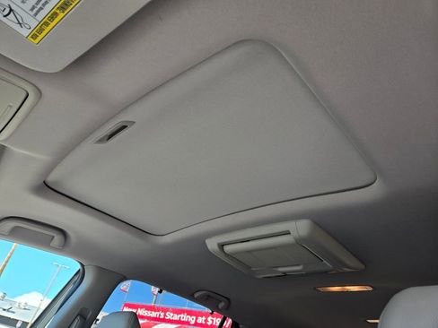 Used 2016 Honda Pilot Touring image 12