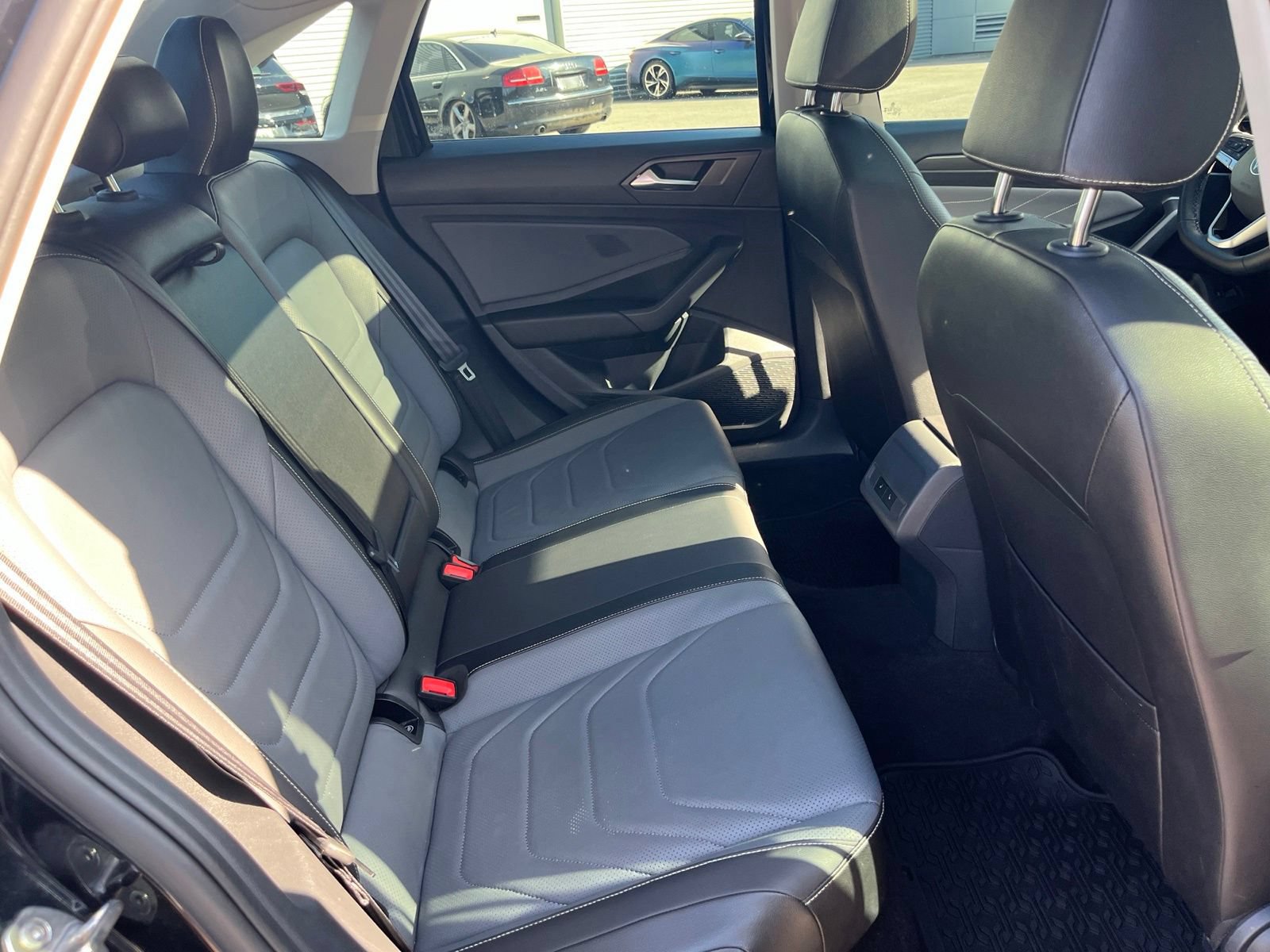 Used 2025 Volkswagen Jetta SEL FWD image 33
