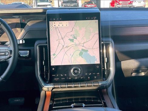 Used 2025 GMC Yukon Denali image 12