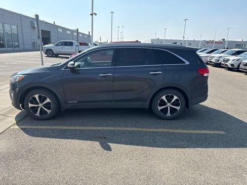Used 2017 Kia Sorento EX w/ EX V6 Premium Package AWD/4WD image 4