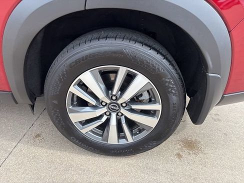 Used 2025 Nissan Pathfinder SL AWD/4WD image 11
