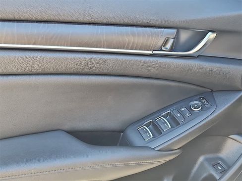 Used 2019 Honda Accord EX image 11