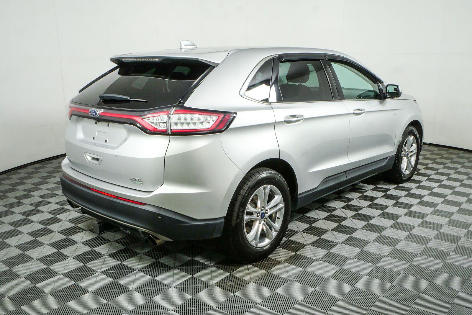 Used 2015 Ford Edge SEL w/ Equipment Group 201A FWD image 3