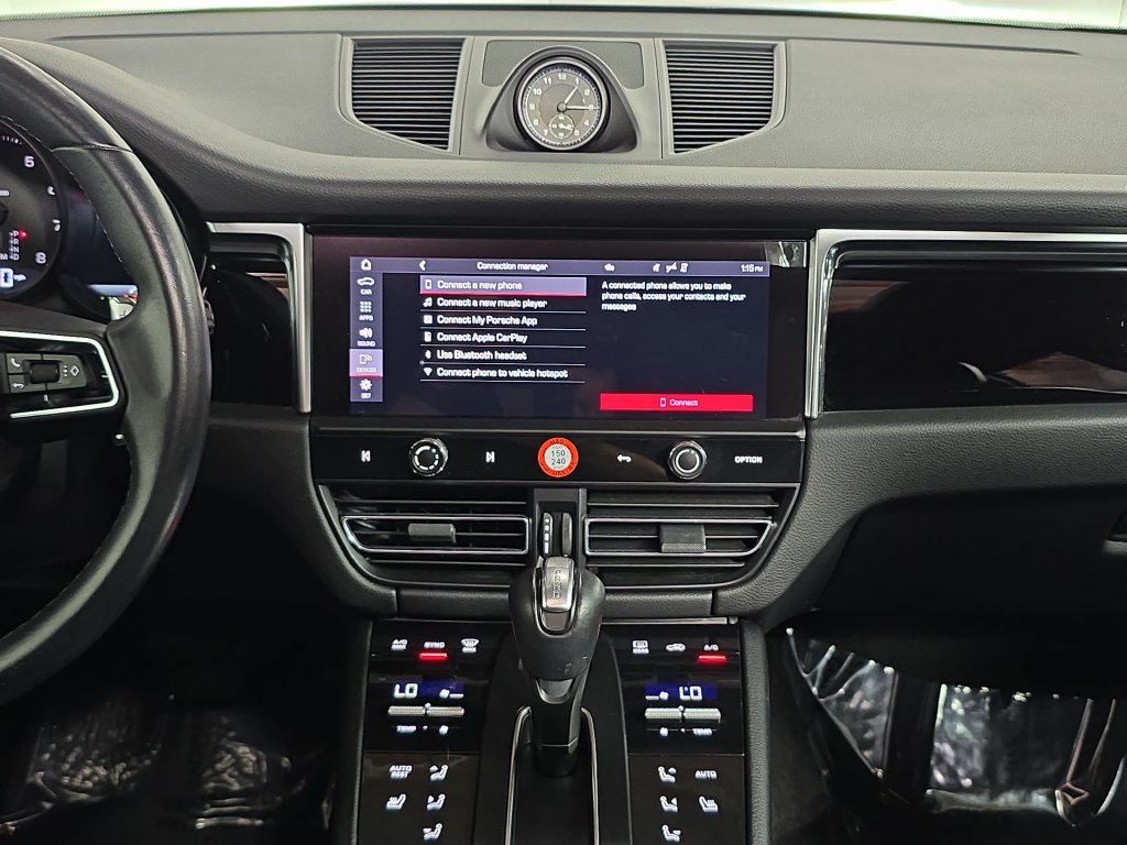 Certified 2023 Porsche Macan AWD/4WD image 16