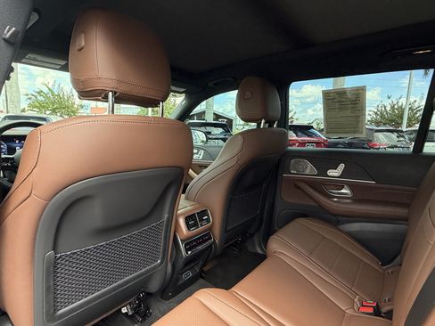 Used 2025 Mercedes-Benz GLS 450 4MATIC image 18