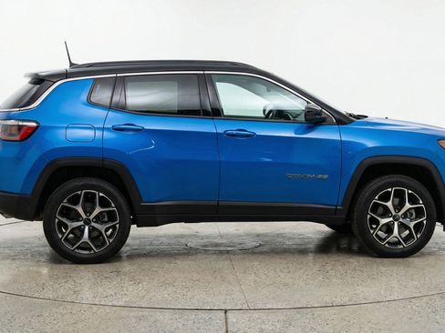 Used 2025 Jeep Compass Limited AWD/4WD image 11