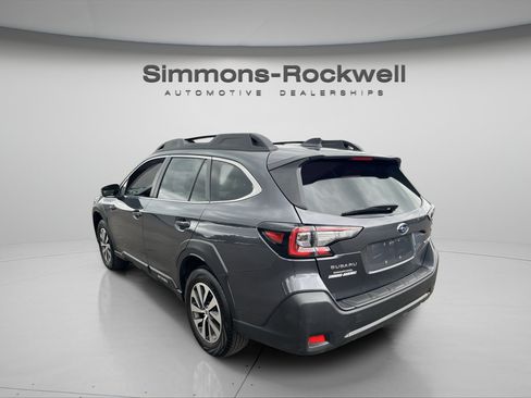 Used 2024 Subaru Outback Premium AWD/4WD image 3