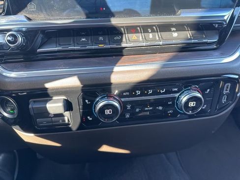 Used 2025 GMC Sierra 1500 SLT image 14