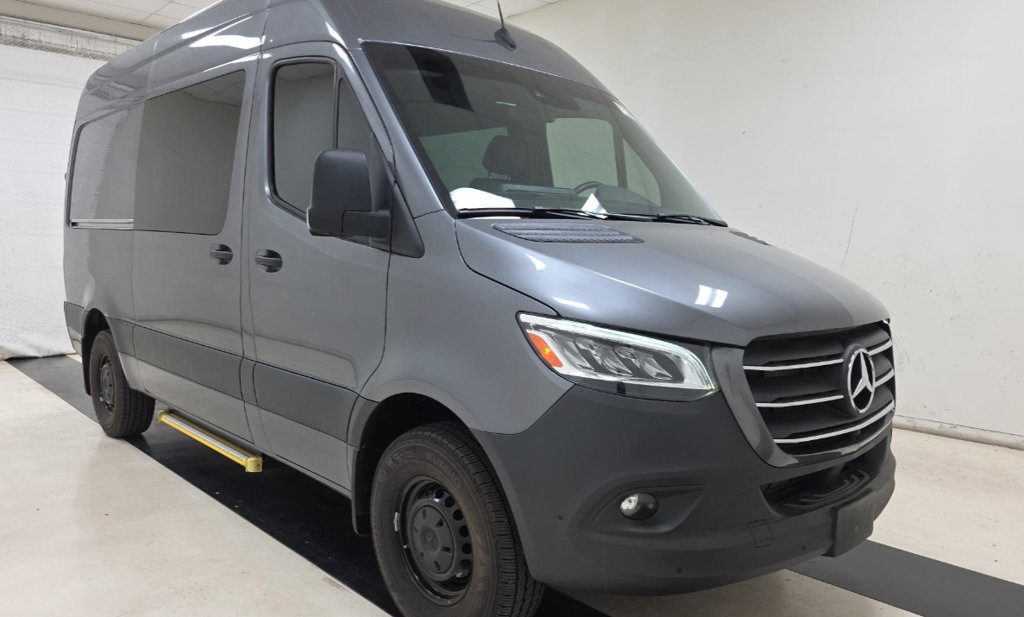 Used 2024 Mercedes-Benz Sprinter 2500 image 4