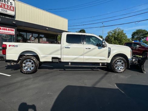 Used 2024 Ford F350 Lariat w/ Lariat Ultimate Package AWD/4WD image 4