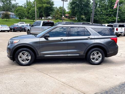 Used 2020 Ford Explorer XLT AWD/4WD image 3