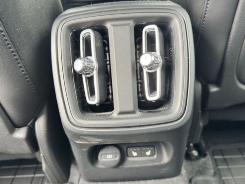 Used 2022 Volvo XC40 T5 R-Design w/ Advanced Package image 20