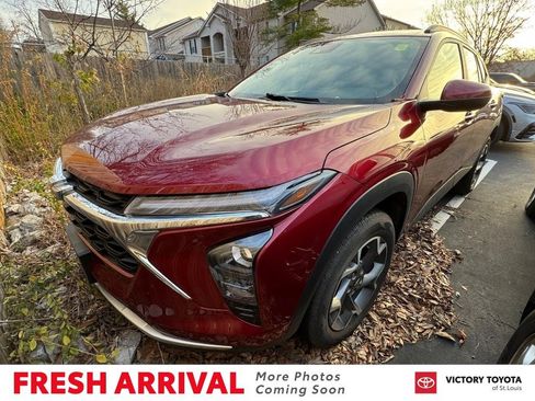 Used 2025 Chevrolet Trax LT w/ Driver Confidence Package image 1