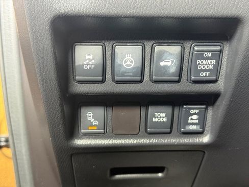 Used 2017 Nissan Pathfinder Platinum w/ Family Entertainment Package FWD image 22
