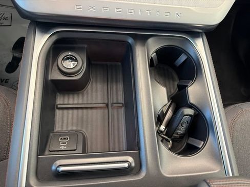 Certified 2025 Ford Expedition Active AWD/4WD image 30