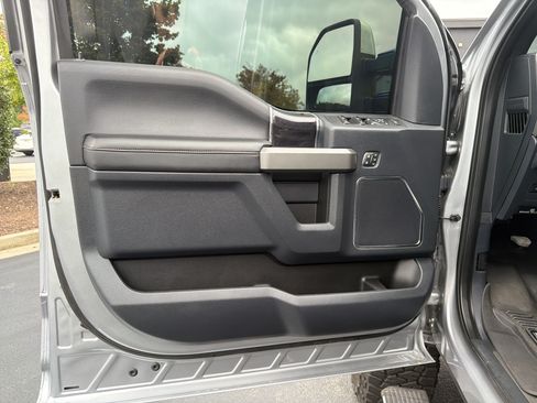 Used 2022 Ford F350 Platinum w/ FX4 Off-Road Package AWD/4WD image 17