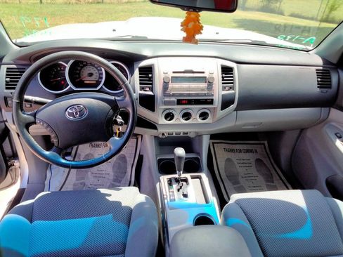 Used 2011 Toyota Tacoma PreRunner w/ TRD Sport Pkg image 19