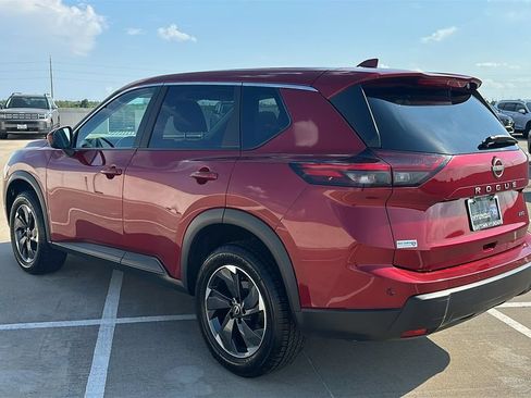 Used 2025 Nissan Rogue SV AWD/4WD image 10