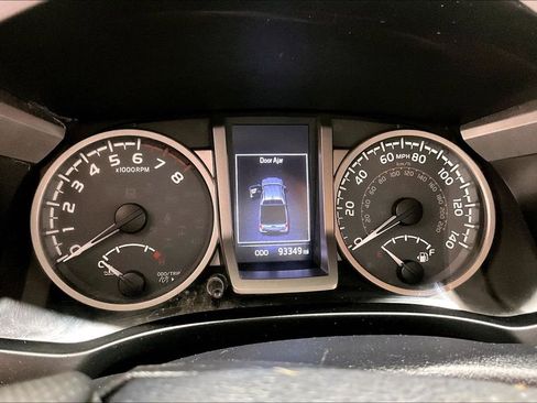 Used 2017 Toyota Tacoma SR5 w/ Tow Package AWD/4WD image 20