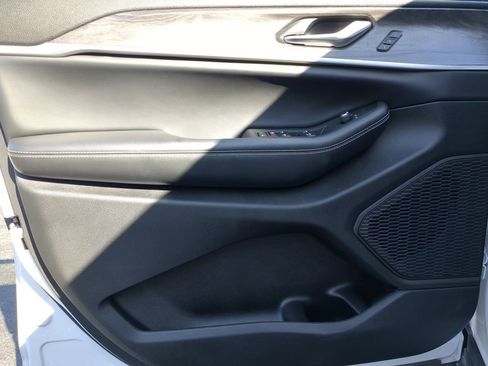 Used 2023 Jeep Grand Cherokee Limited w/ Luxury Tech Group II image 11