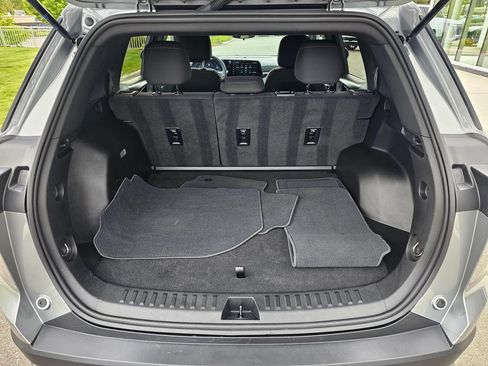 Used 2025 Chevrolet Equinox LT AWD/4WD image 13