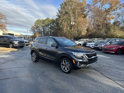 Used 2021 Kia Seltos SX w/ SX Sunroof Package image 4