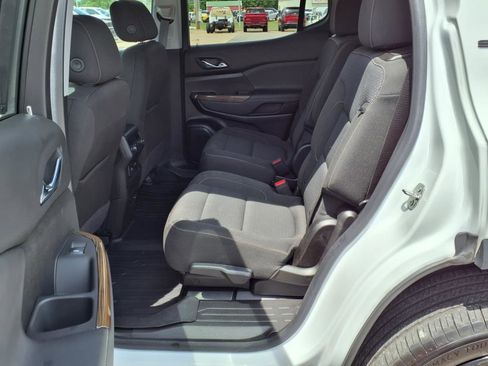 Used 2023 GMC Acadia SLE w/ Driver Convenience Package image 16