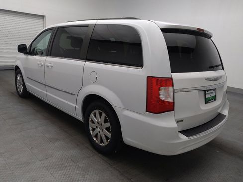 Used 2016 Chrysler Town & Country Touring image 5