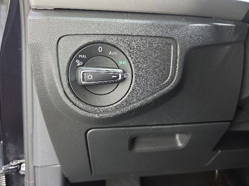 Used 2023 Volkswagen Atlas Cross Sport SE AWD/4WD image 18