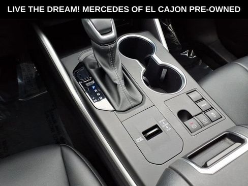 Used 2023 Toyota Highlander XLE FWD image 7