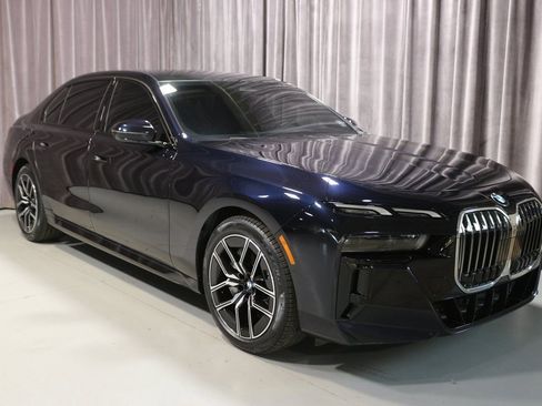 Used 2023 BMW 760i xDrive image 3