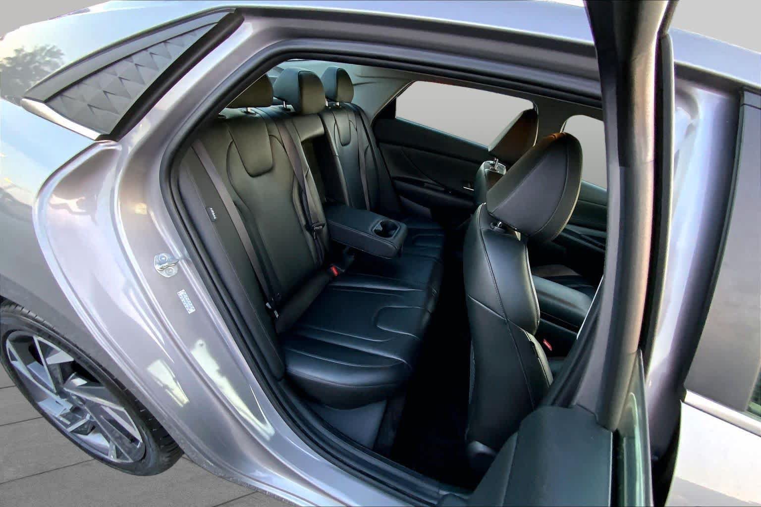 Used 2024 Hyundai Elantra Limited FWD image 17