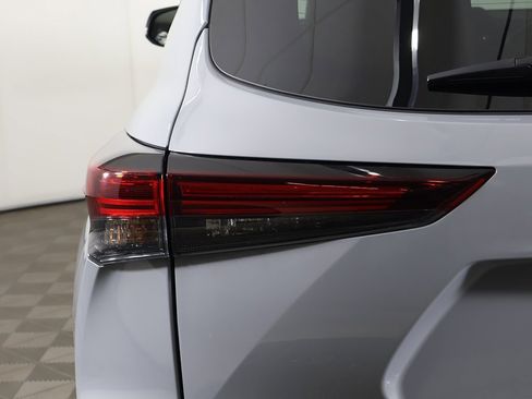 Used 2025 Toyota Highlander XSE image 16