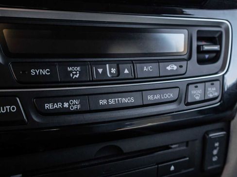 Used 2017 Honda Pilot Touring image 35