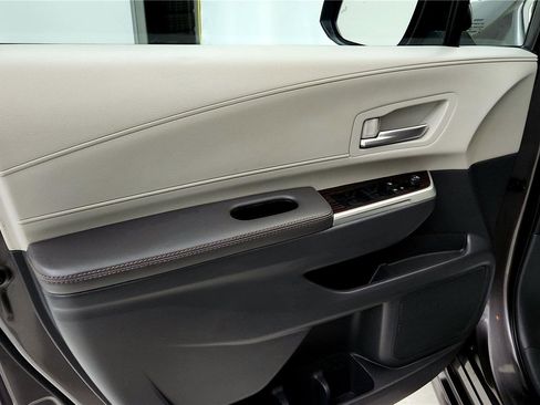 Used 2024 Toyota Sienna XLE image 27