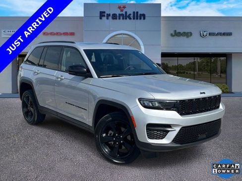 Certified 2025 Jeep Grand Cherokee Altitude AWD/4WD image 1