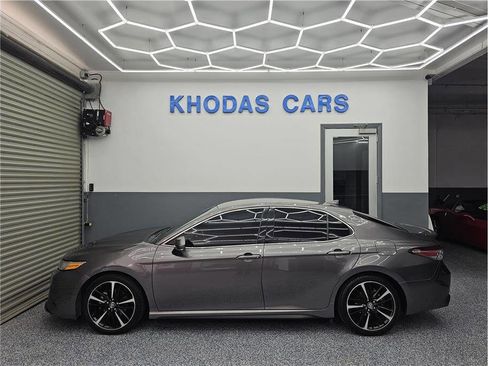 Used 2020 Toyota Camry XSE image 1
