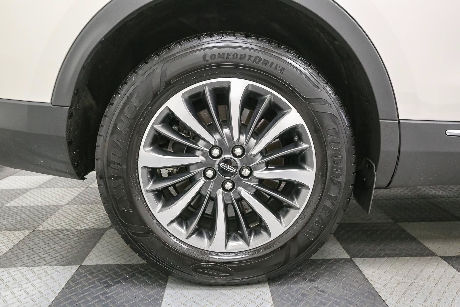Used 2023 Lincoln Nautilus AWD w/ Premium Package image 17