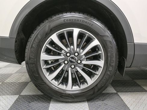 Used 2023 Lincoln Nautilus AWD w/ Premium Package image 17