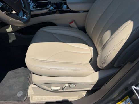 Used 2023 Lincoln Nautilus AWD w/ Premium Package image 21