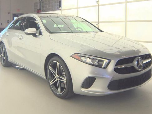 Used 2022 Mercedes-Benz A 220 4MATIC w/ Premium Package Lite image 2